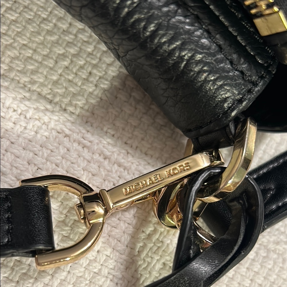 MICHAEL KORS Black Crossbody Bag - Picture 4 of 8